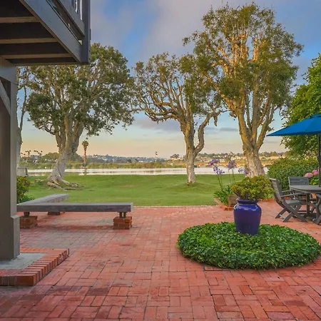 Gated Lakefront Estate - Seaside With Private Beach